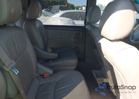 2010 Toyota Sienna Xle z USA, uszkodzony, nr VIN 5TDYK4CC5AS307821